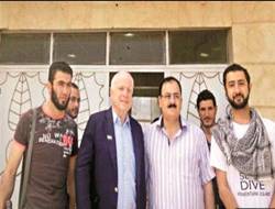 http://www.informationclearinghouse.info/mccain-with-terrorists.JPG